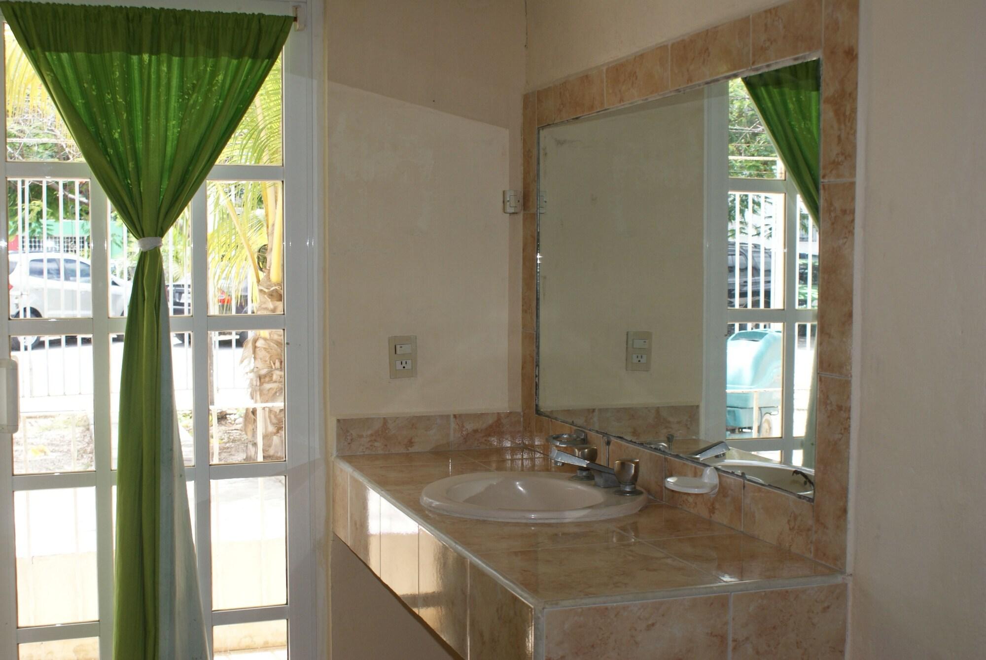 Hotel Hc Internacional Cancun Exterior photo