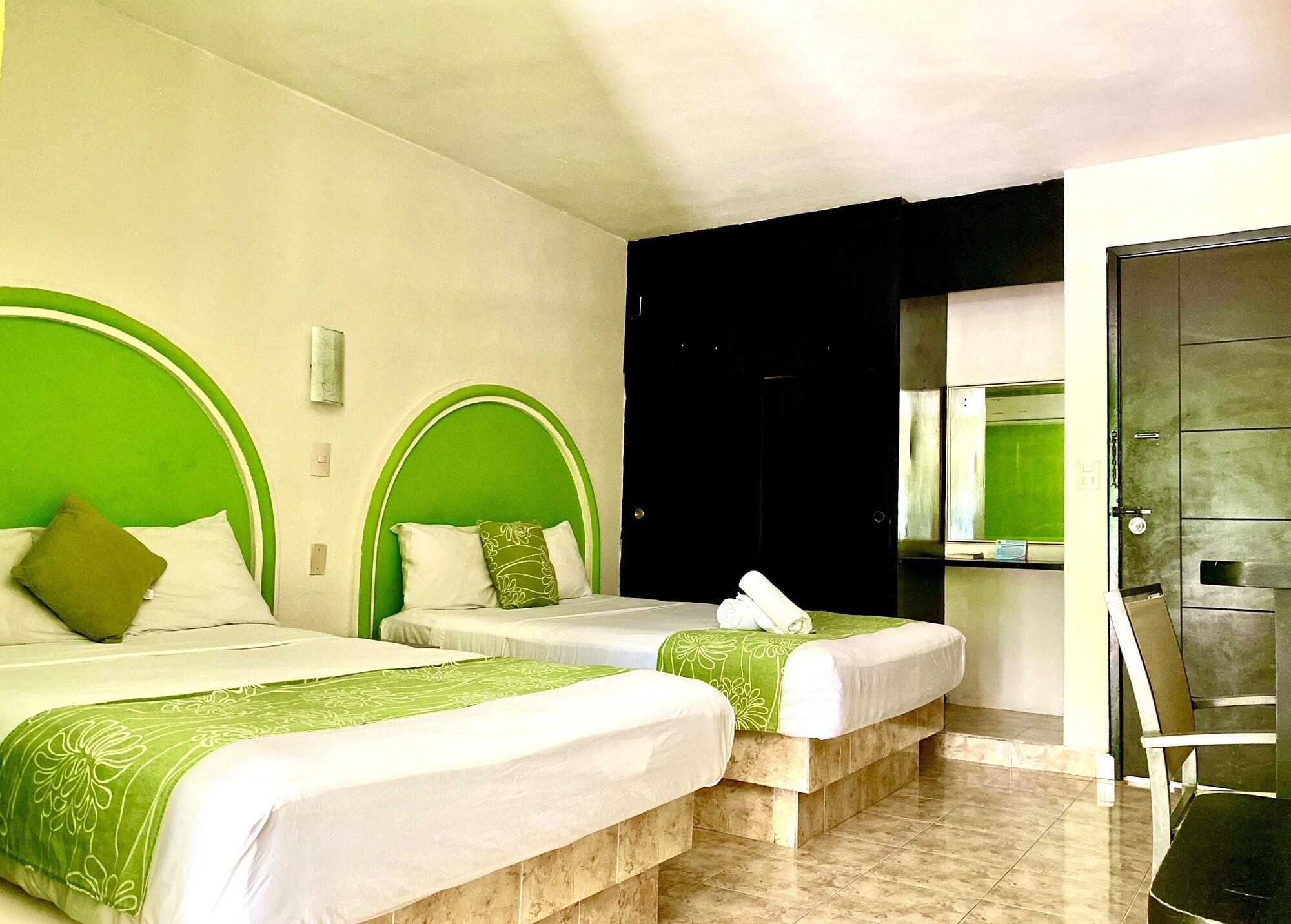 Hotel Hc Internacional Cancun Exterior photo