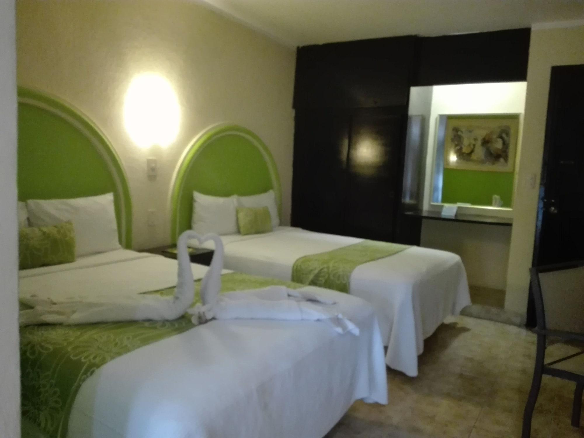 Hotel Hc Internacional Cancun Exterior photo