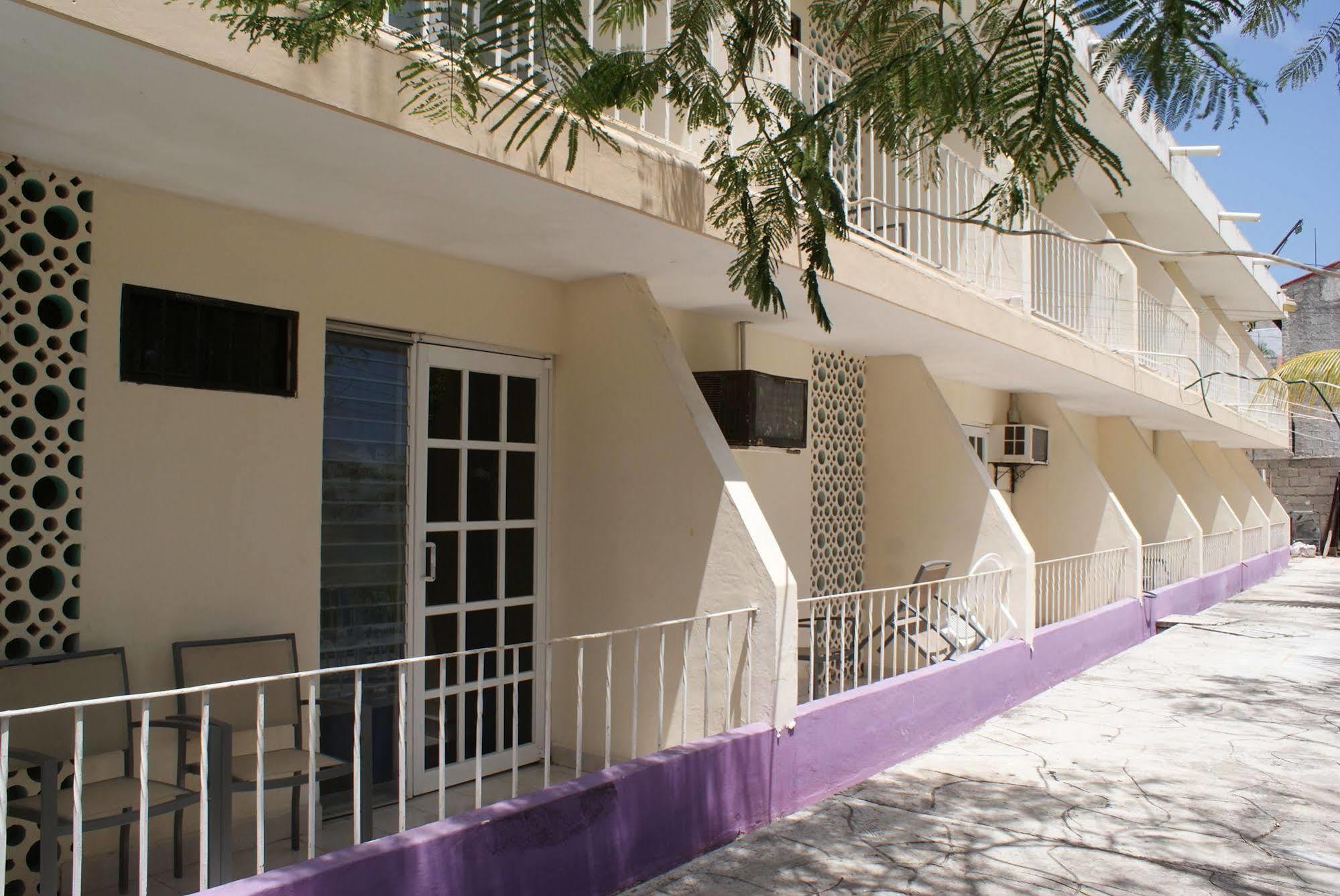Hotel Hc Internacional Cancun Exterior photo